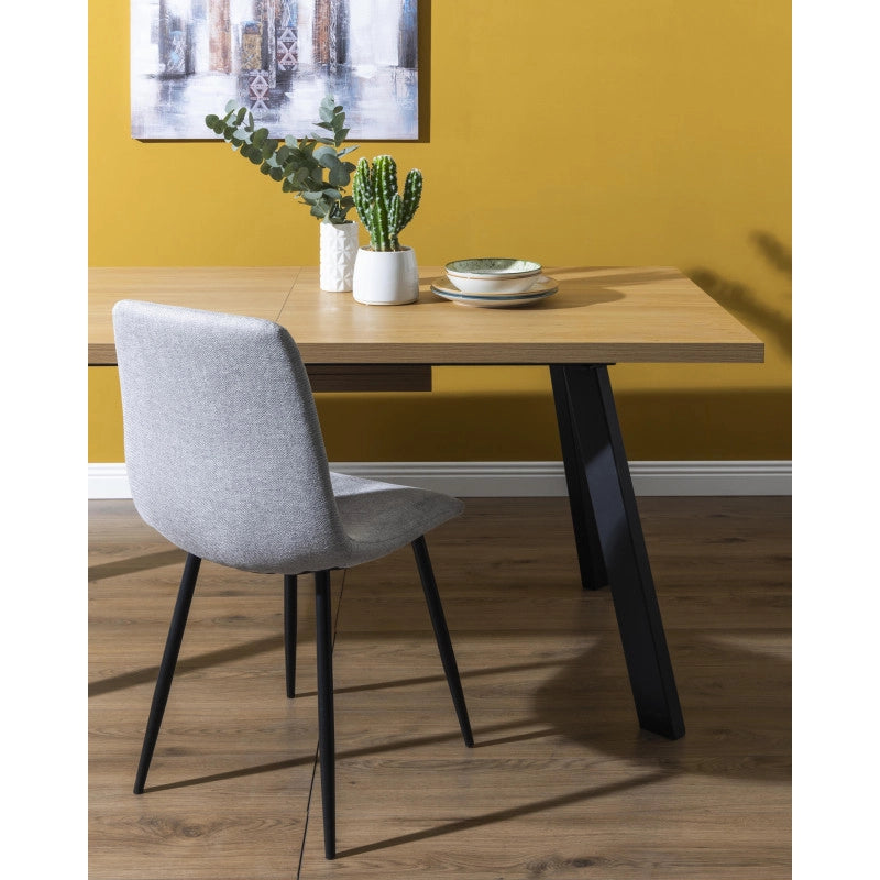 Set di 4 Sedie Livia In Tessuto Grigio Scuro Gambe Nere Dimensione : 45x52 5x88 Cm