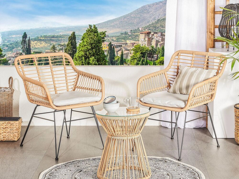 Set bistrot marrone finto rattan gambe tornanti in acciaio Nero 2 sedie con cuscini grigi piano tavolo in vetro set da esterno a 2 posti