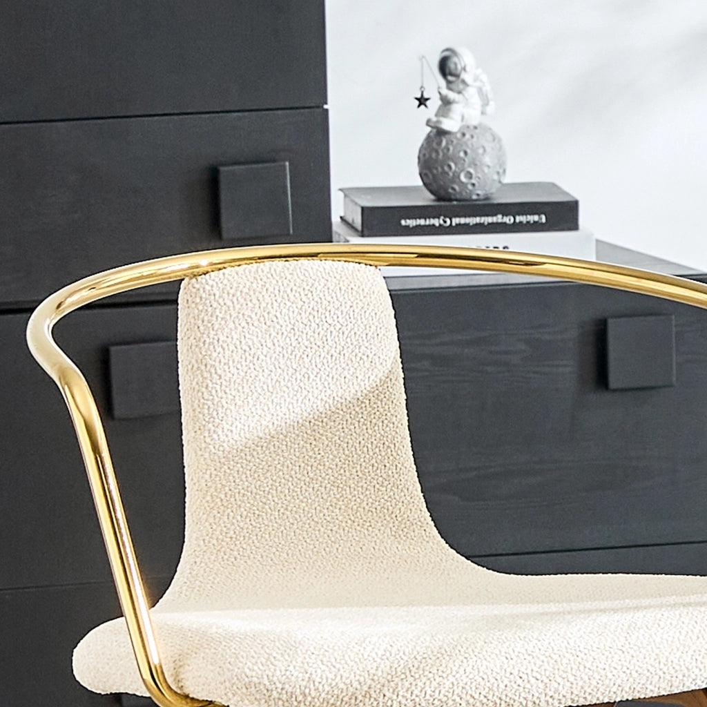 Sgabello da bar con braccioli e seduta imbottita per cucina e bancone in legno bianco 68 × 52,5 × 44 cm