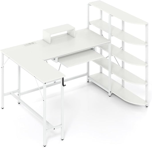 Scrivania Angolare a Forma di L, Scrivania ad Angolo Salvaspazio con Stazione di Ricarica, Scaffale, Supporto per Monitor, Gancio per Cuffie e Vassoio per Tastiera (Bianco)