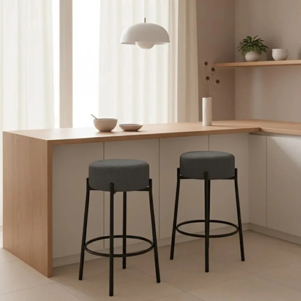 Set di 2 sgabelli da bar e cucina in tessuto grigio scuro Toffee con struttura in metallo e poggiapiedi | Duzzle