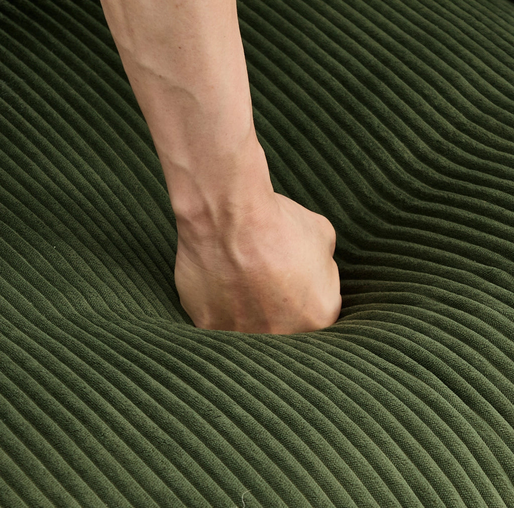 Divano modulare 336x88,5x94 cm in velluto a coste verde con cuscino lombare