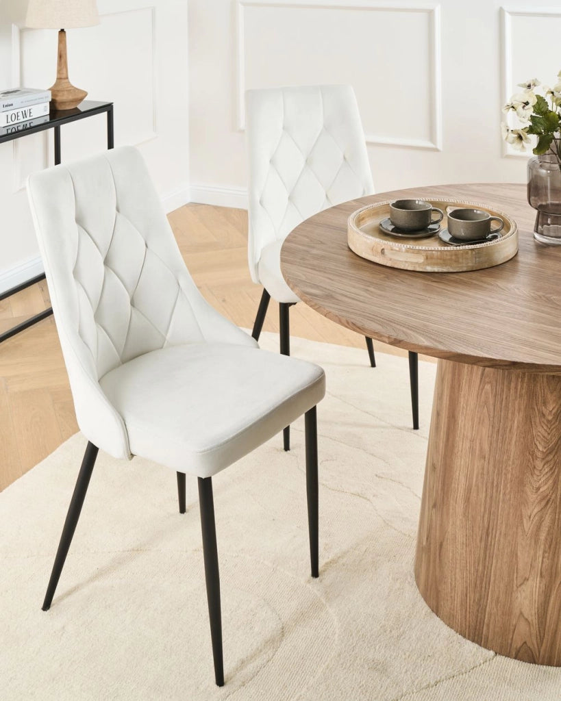 Set di 2 sedie da pranzo in velluto bianco sporco  con gambe nere in ferro Sedie imbottite moderne