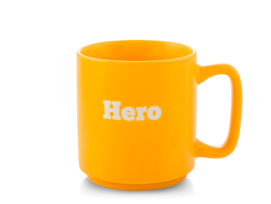 Tazza in Ceramica gialla con Scritta "Hero"  Capacità 320 cc
