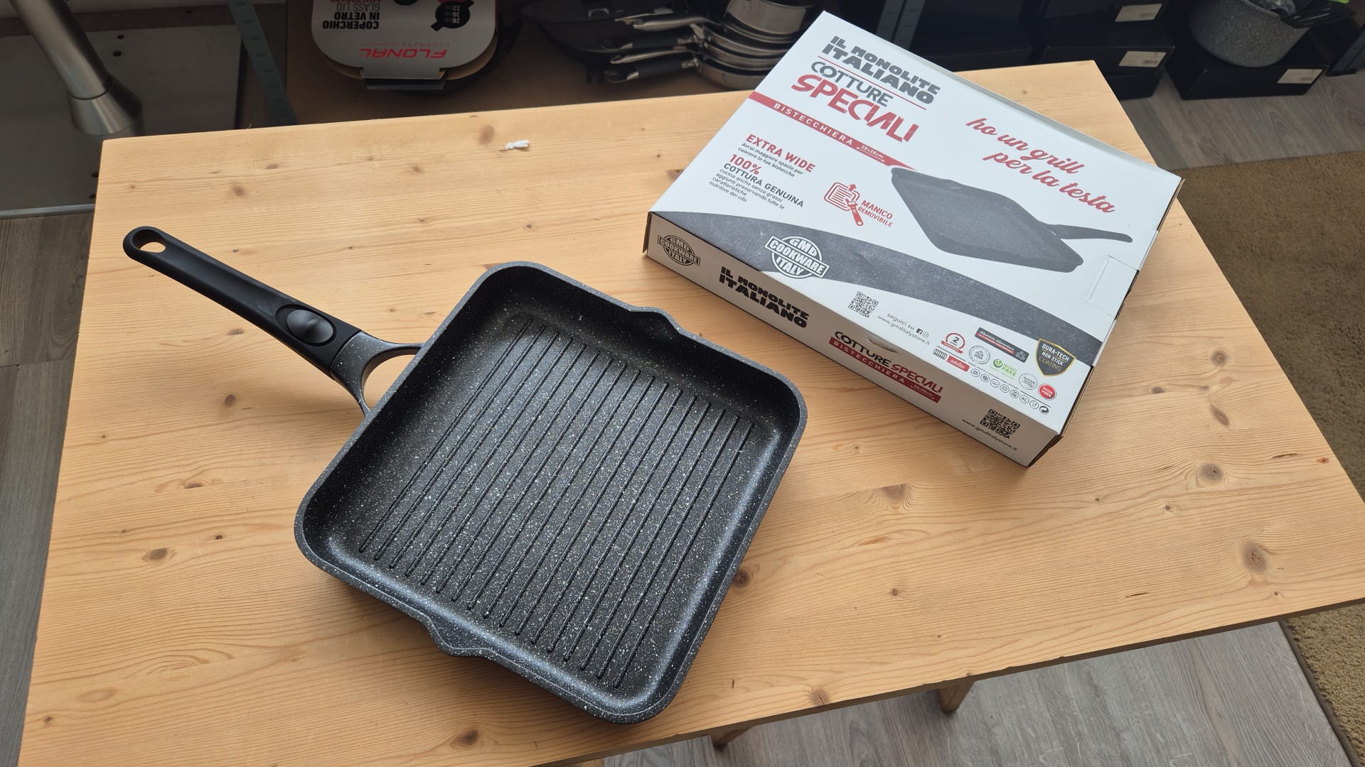 Grill Bistecchiera Quadrata 28x28 cm per Induzione con Manico Soft Touch