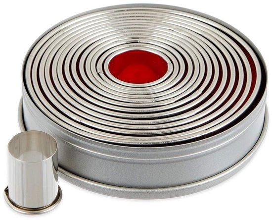 Set di forme a biscotto in acciaio inossidabile, 14 pezzi, diametro 2,3-11,0 cm, confezionato in una scatola di latta.