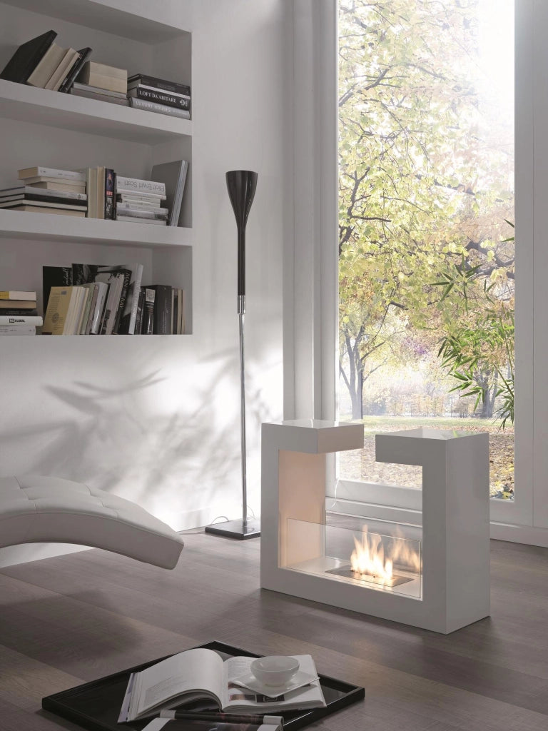 Biocamino da terra Tete a Tete moderno a bioetanolo 2kW con struttura in metallo bianco e vetro temperato protettivo - Stones