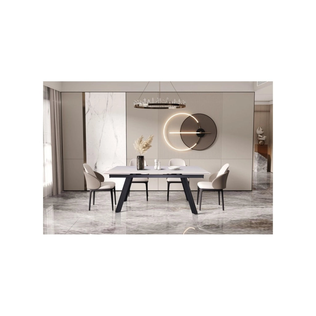 Tavolo da pranzo allungabile per 10 persone con piano in pietra bianca, collezione LAROS. Struttura in metallo.
