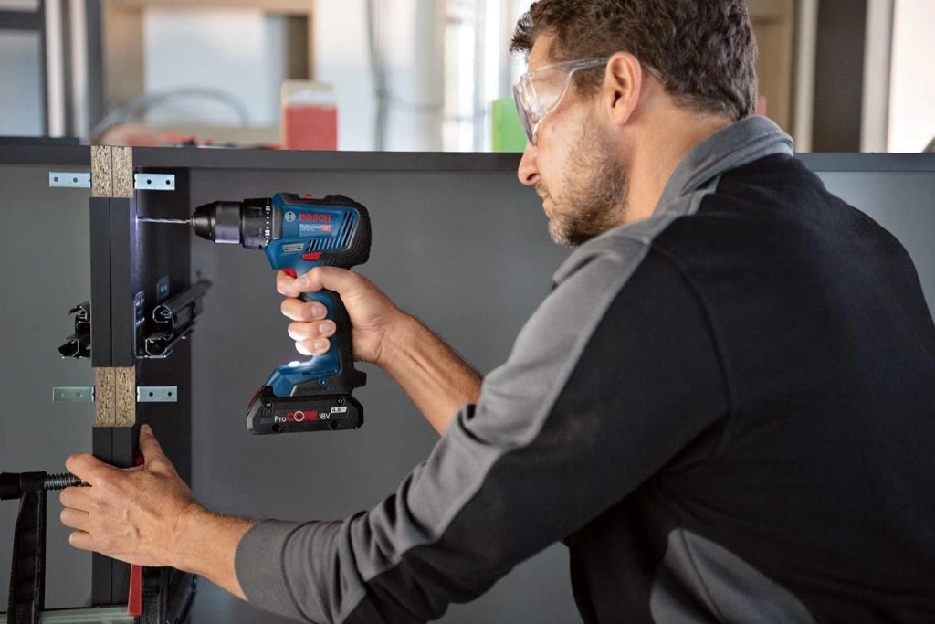 Bosch Professional 06019H5201 - Trapano avvitatore GSR 18 V, 55 (2 batterie da 2,0 Ah, max. Coppia di serraggio: 55 Nm, in L-BOXX), 18 V, blu