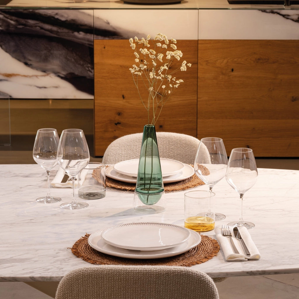 Vaso Conosfera 100 in vetro borosilicato soffiato a mano, design elegante color verde lago, tecnica incalmo per un complemento d'arredo unico