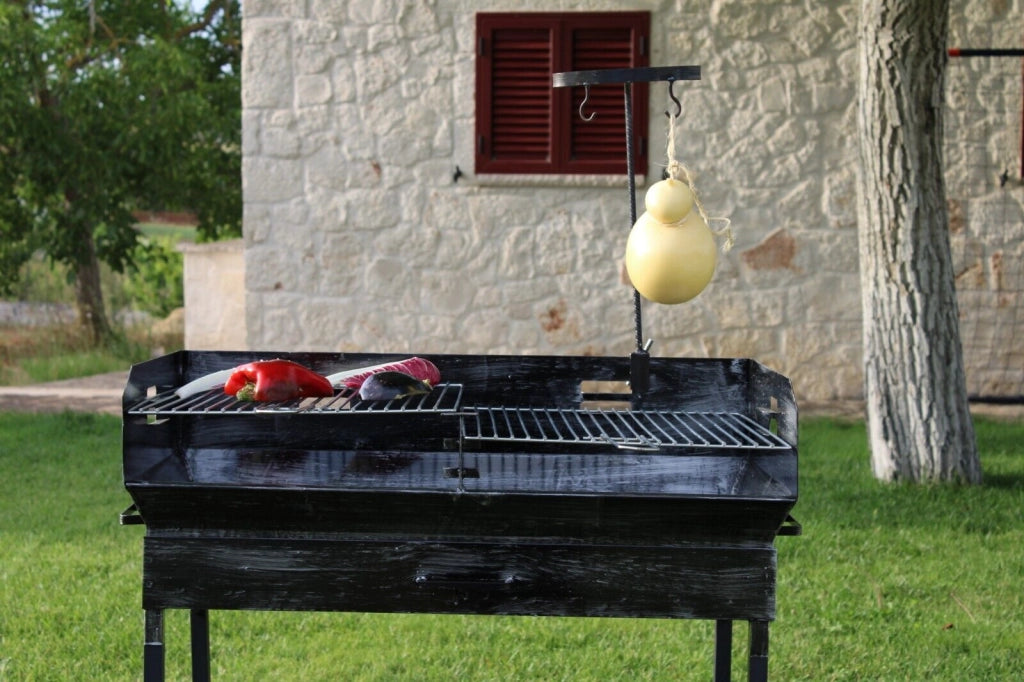 BARBECUE A LEGNA CON GRIGLIA E ACCESSORIO CACIOCAVALLO PESANTE ARTIGIANALE 90×45