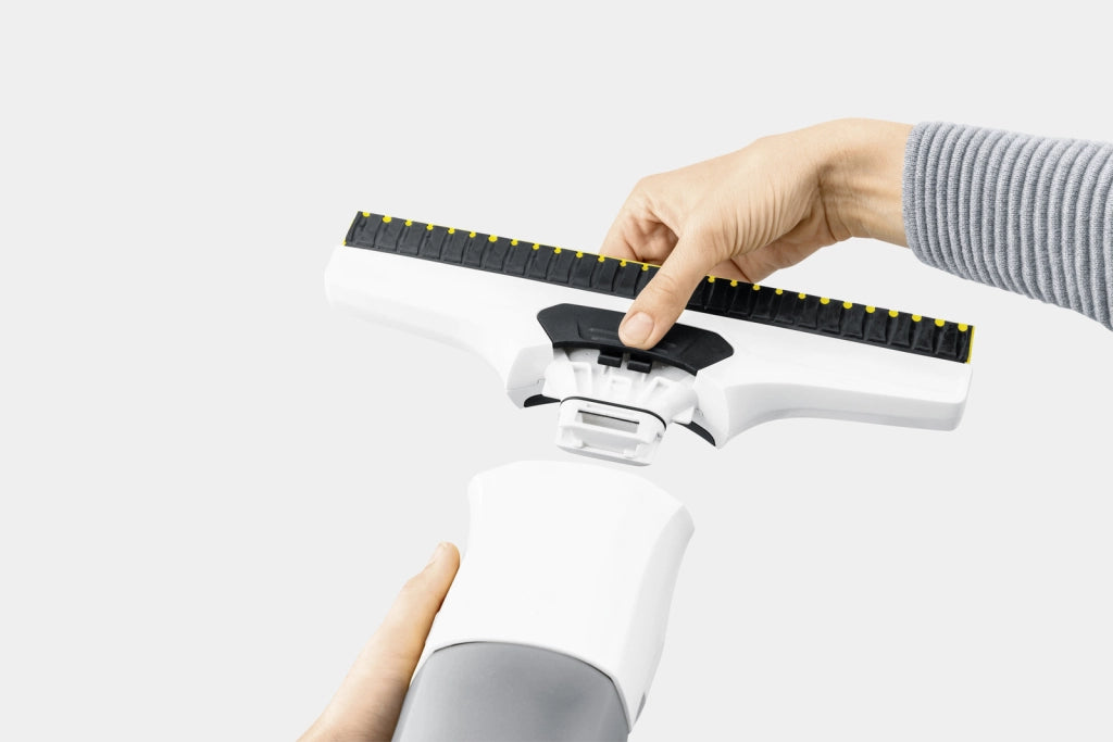 KARCHER Lavavetri a batteria WV 4-4 Plus - Serbatoio acqua sporca: 150 ml - Autonomia per ricarica della batteria: circa. 40 (2,5 Ah) min - Capacità della batteria: 2.5 Ah