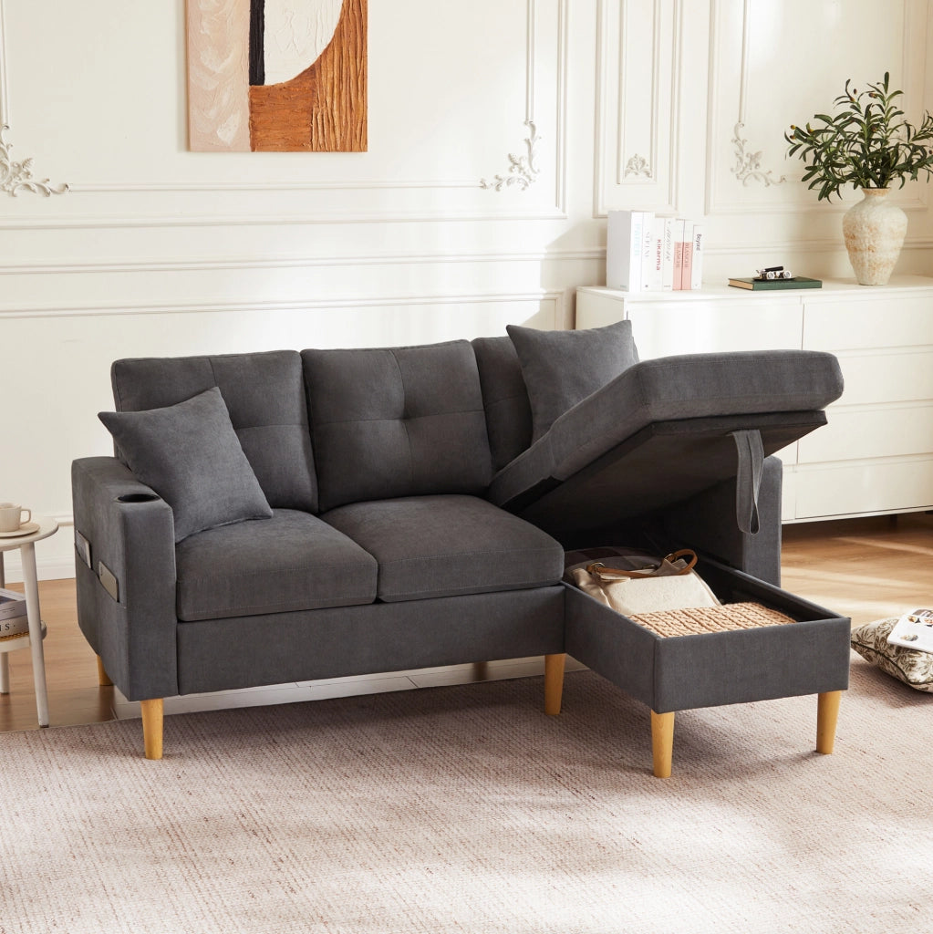 Divano angolare con chaise longue reversibile; contenitore; porta bicchieri e 2 cuscini; 175 cm; grigio scuro