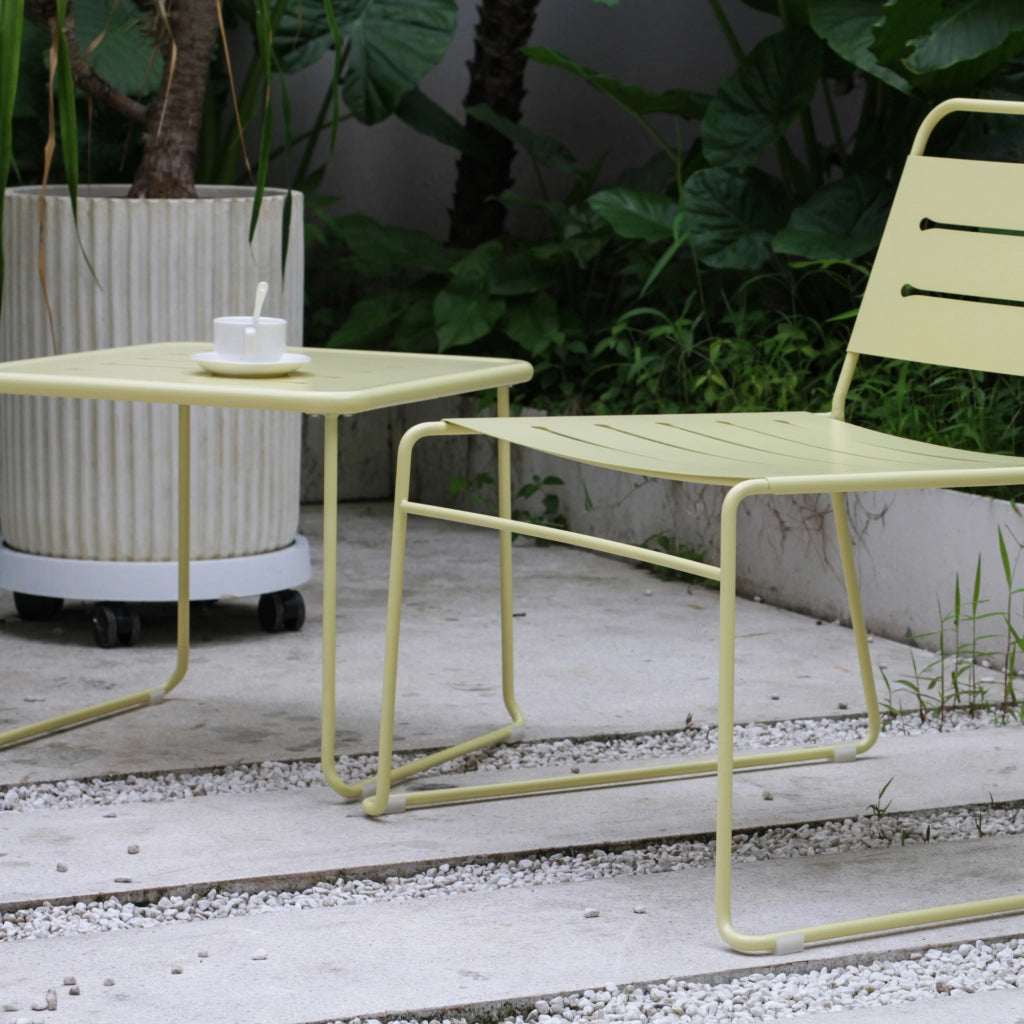 Set Andria di 3 Mobili da Giardino in Acciaio Tavolino e 2 Sedie - Giallo Vaniglia casa.pro