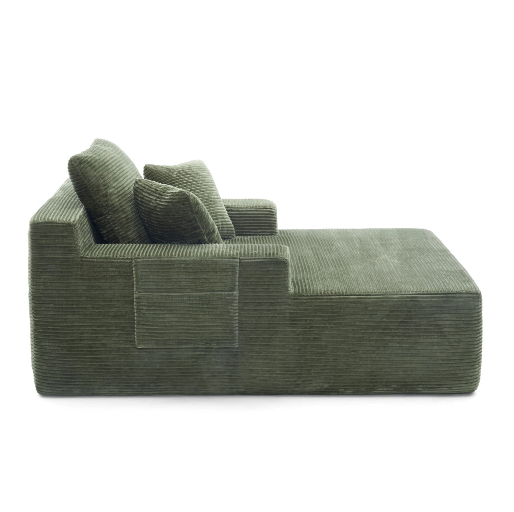 Sofa in velluto a coste con cuscini morbidi e tasche laterali per riporre telecomandi e smartphone, design semplice e moderno