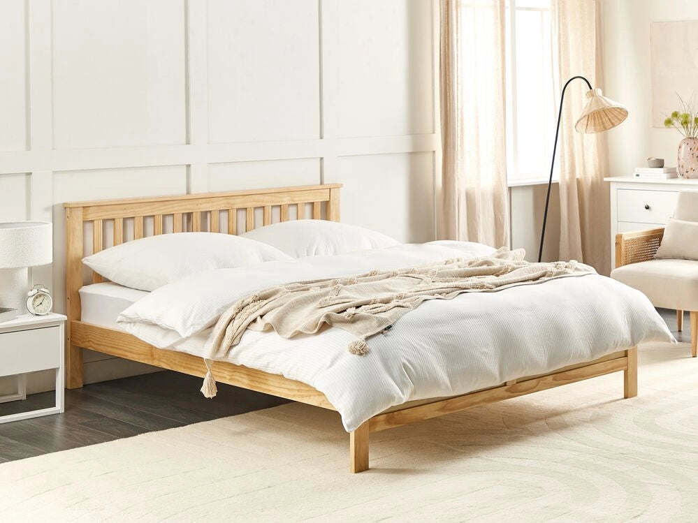 Letto matrimoniale moderno in legno massiccio con doghe in marrone chiaro 140 x 200 cm stile scandinavo