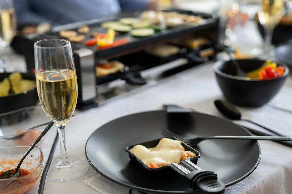 Unold 673773 Raclette Finesse Basic Raclette Elettrico 1200 W Piastra Reversibile 8 Pentole colore Nero