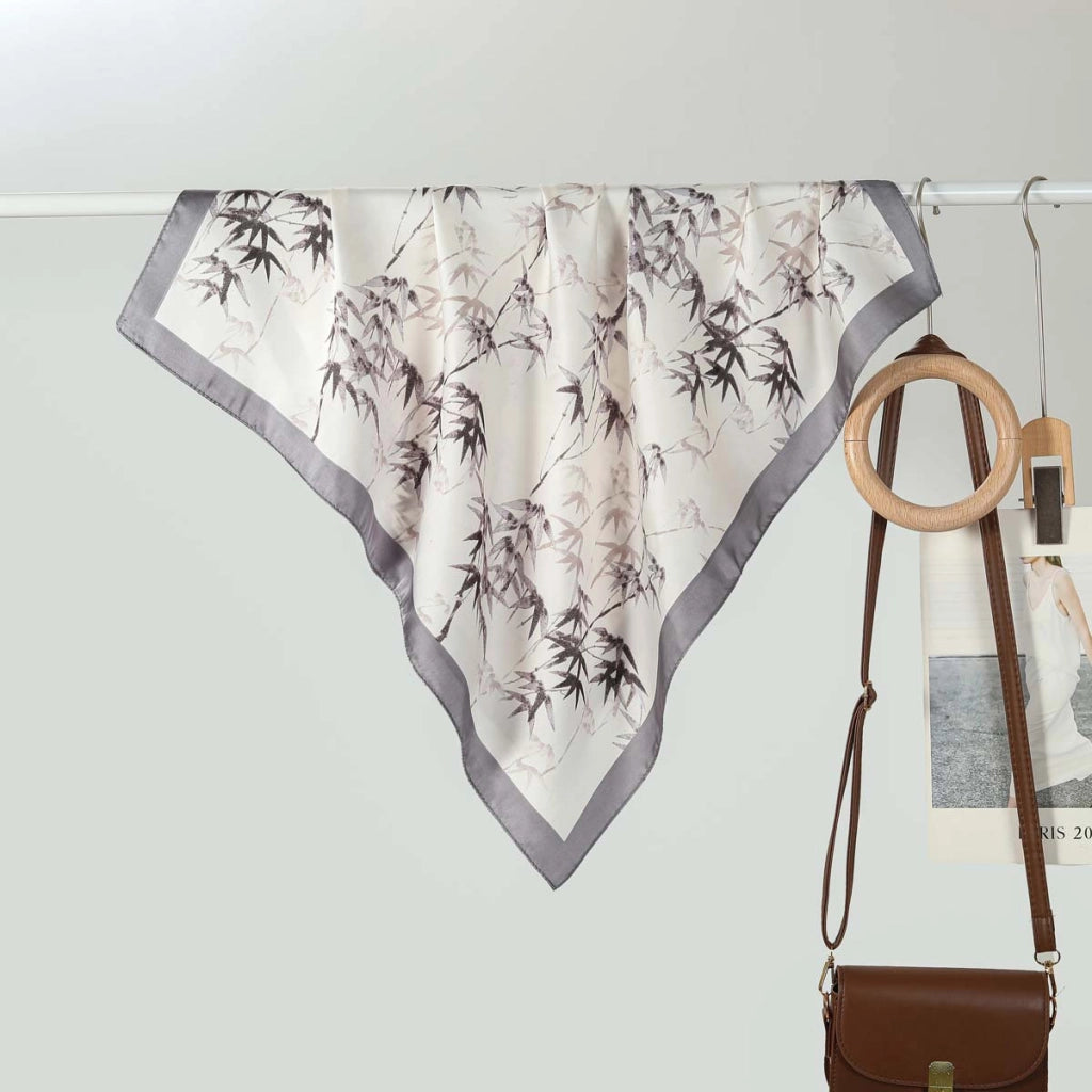 Nuova sciarpa quadrata da donna in seta da 70 cm: alla moda e versatile.