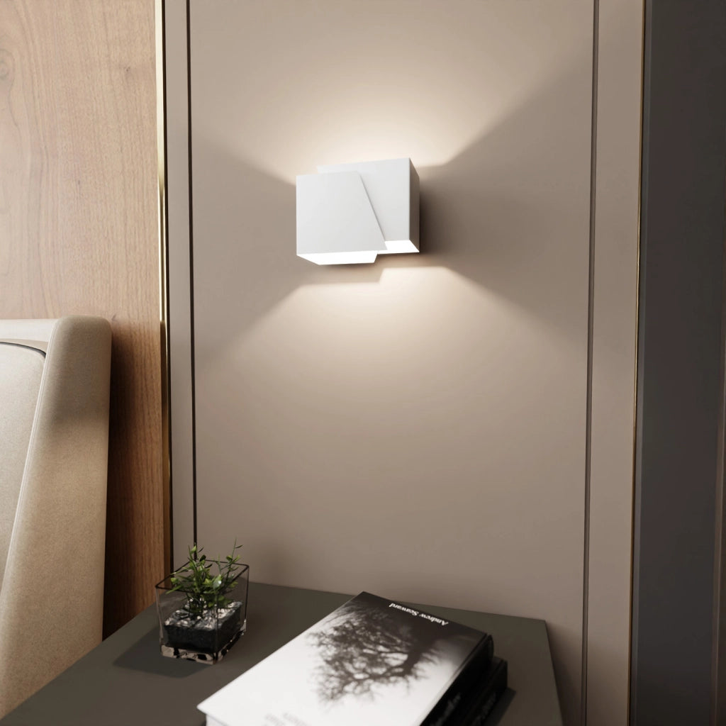 Applique Moderna 1 Luce Bjorn A Forma Geometrica In Acciaio Bianco