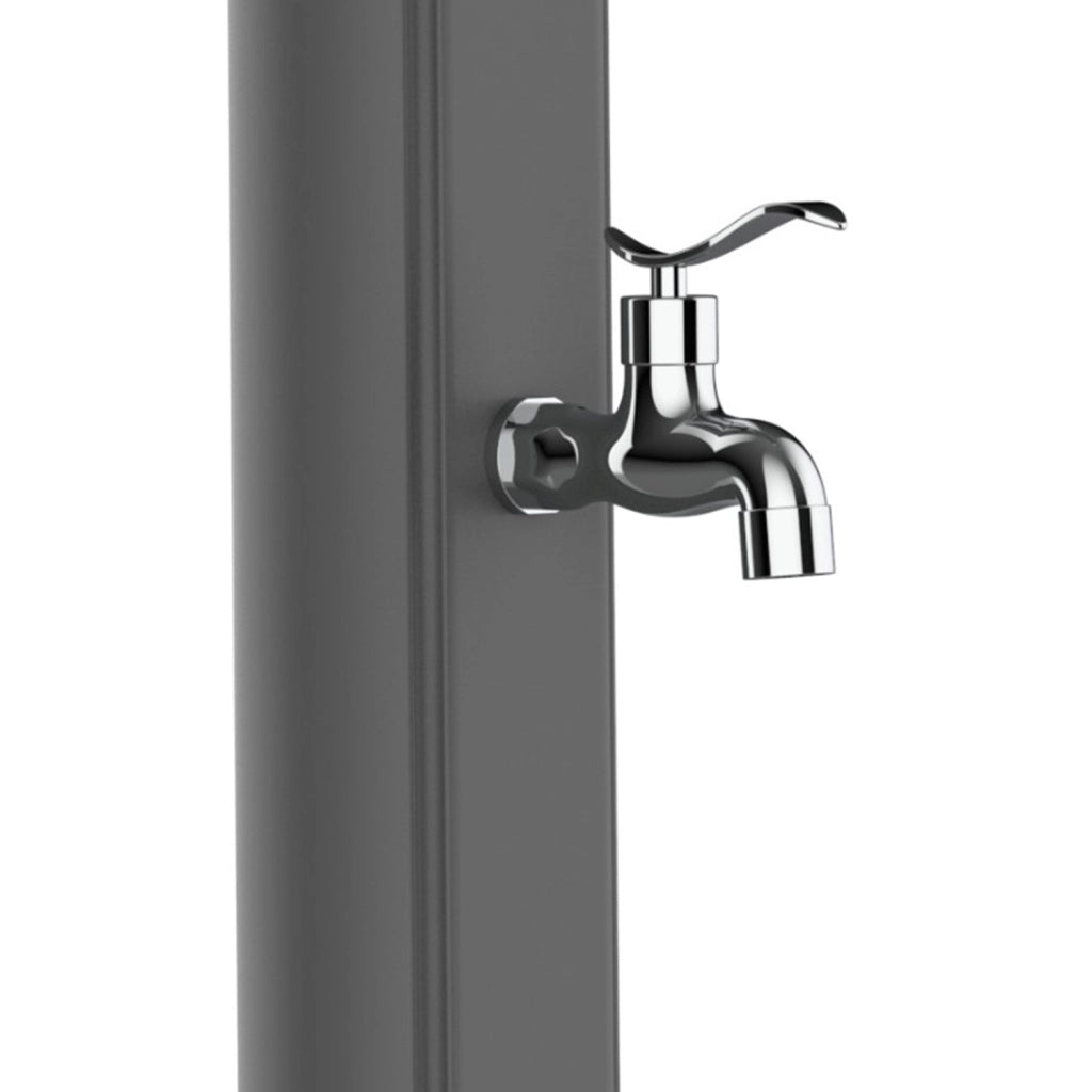 Doccia Solare in Polietilene HD Grigia RAL7037 Serbatoio 25L Soffione Rotondo Ø10 cm Lavapiedi e Rubinetti in Ottone - STARMATRIX RIO-SS0935-GRAY