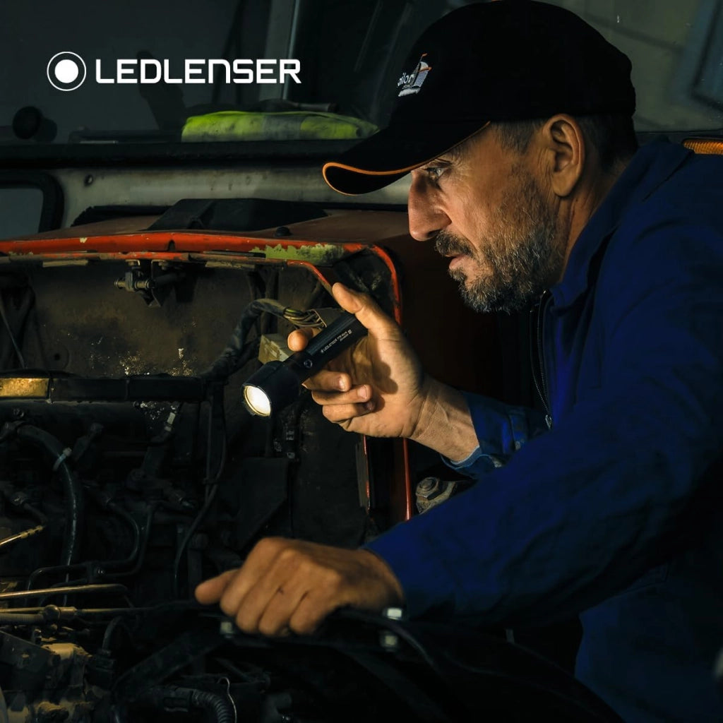 Ledlenser P7R Work | 2020 | Torcia LED Ricaricabile, 1200 Lumen, Alta CRI, SOS, Strobo, autonomia fino 60h, Fascio 240 m, Impermeabile IP68, Protezioni in Gomma, Officina, Garage, Meccanico, Cantiere