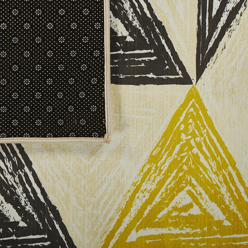 Tappeto tappetino grigio e giallo stampato motivo geometrico 140 x 200 cm a pelo corto