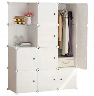 Armadio da 111x47x147 cm in finitura bianca, moderno e funzionale.