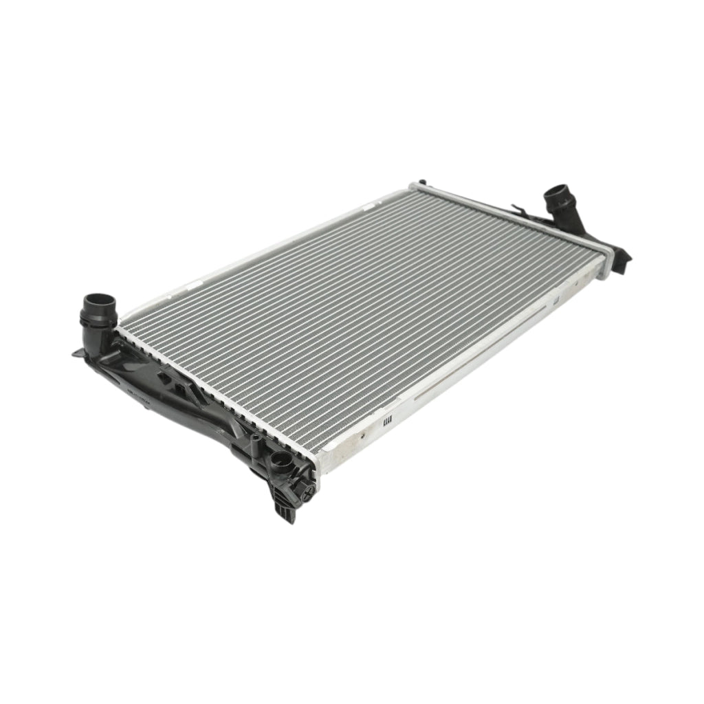 Radiatore raffreddamento acqua motore – BMW Serie 1, Serie 3, X1, Z4 (motori 1.6 – 3.0 Diesel) Dimensioni: 600 × 345 × 33 mm Codici OEM: 17112468099, 17117558480, 17117788904, 53472, 1924001089