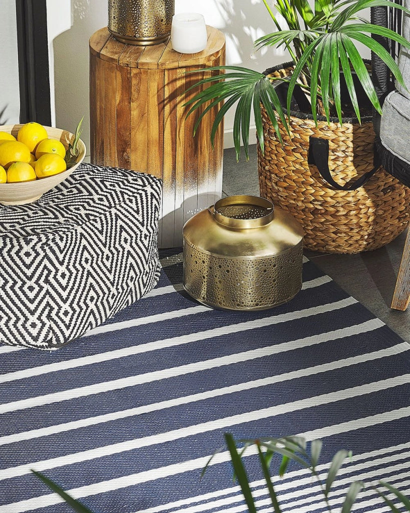 Tappeto per esterno Mat Blu Sintetico 120 x 180 cm Motivo Geometrico a Righe Eco Friendly Moderno Minimalista