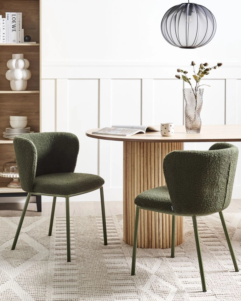 Set di 2 sedie da bar moderne in poliestere verde scuro Schienale curvo Gambe nere Sala da pranzo moderna Cucina