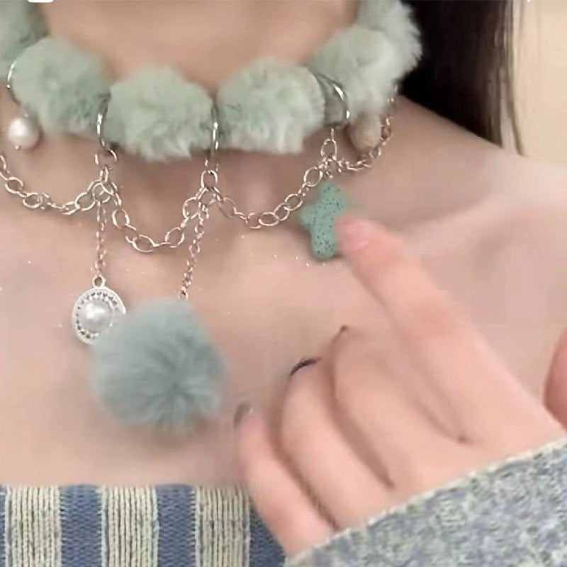 Collana con ciondolo a perla verde in peluche, realizzata a mano, regalo di Natale o di compleanno.
