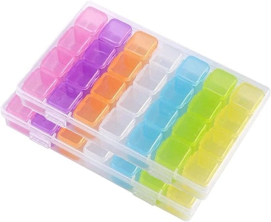 Due scatole di archiviazione per quadri a diamanti colorati. Ogni scatola contiene 28 piccoli contenitori, ideali per l'archiviazione di piccoli componenti, chiodi, perle e gioielli. Adatto per progetti di arte e manualità DIY. 6.7*4.3 in