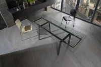 E-STYLO Tavolo allungabile con top grigio in vetro temperato e gambe in metallo grigio, 80cm X 140/200cm H. 76cm.