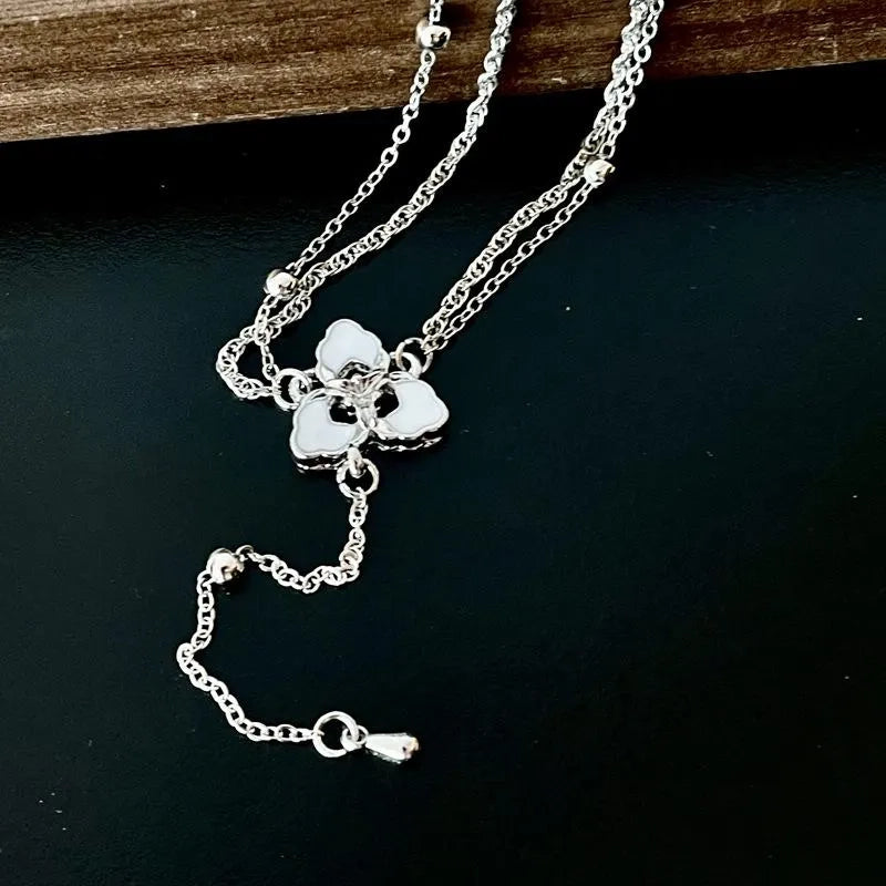 Collana a forma di trifoglio con conchiglia cava, realizzata a mano, regalo di Natale o di compleanno.