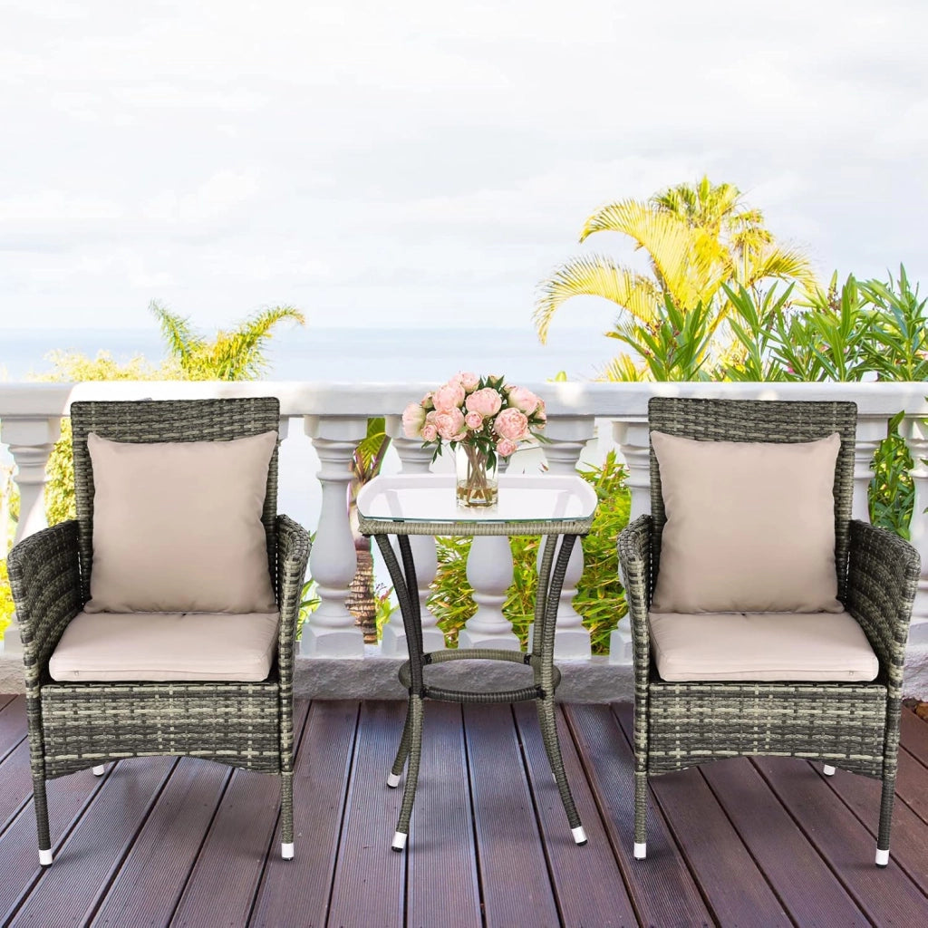 Set Mobili da Giardino in Rattan 3 Pezzi, Salottino da Giardino con 2 Poltrone e 1 Tavolino da Caffè in Vetro, Cuscini Inclusi, Resistente alle Intemperie