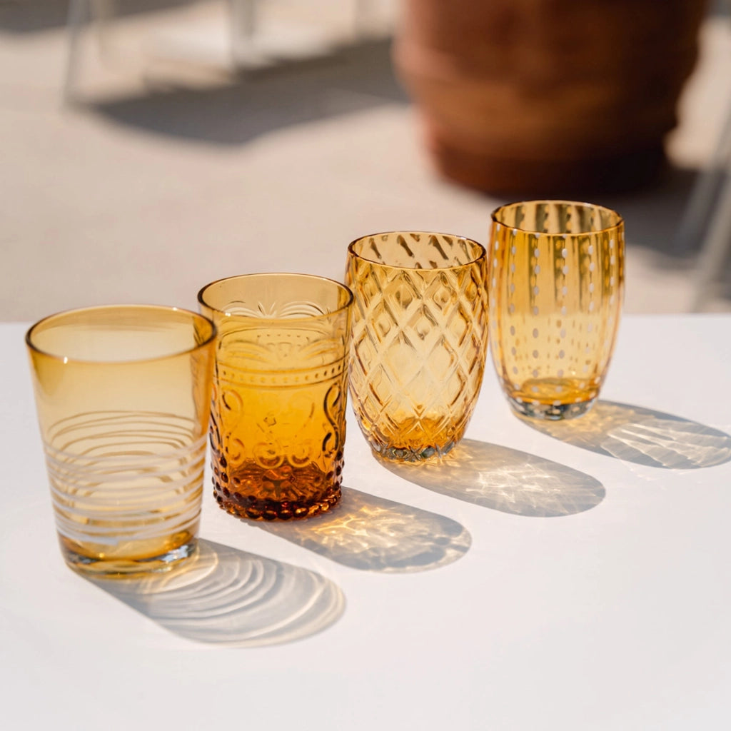 Set 6 Bicchieri Tumbler Filante in Vetro Ambra con Lavorazione a Filo Bianco: Design Elegante e Artigianale per la Tavola Quotidiana e le Occasioni