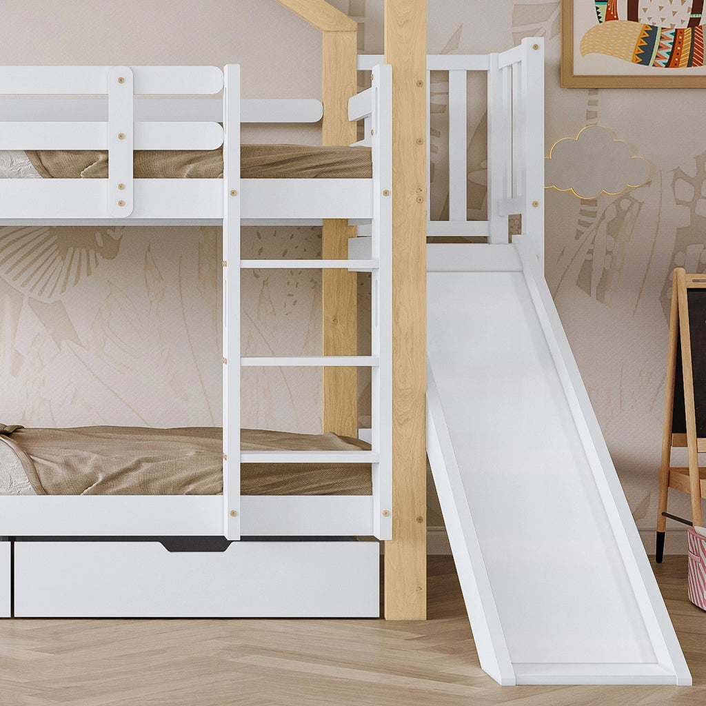 Letto a castello a casetta con scivolo e scaletta; 90x200 cm; bianco e naturale