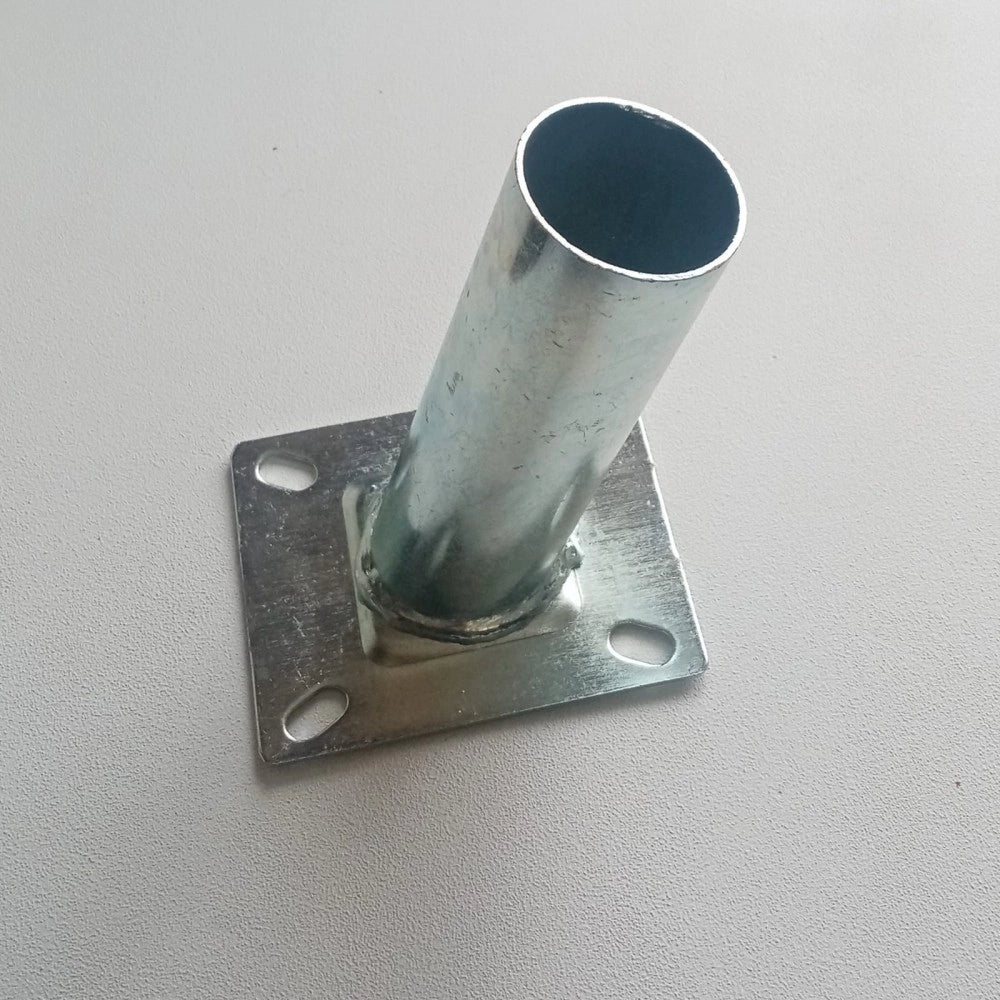 Staffa zincata per proiettore stradale con flangia di fissaggio