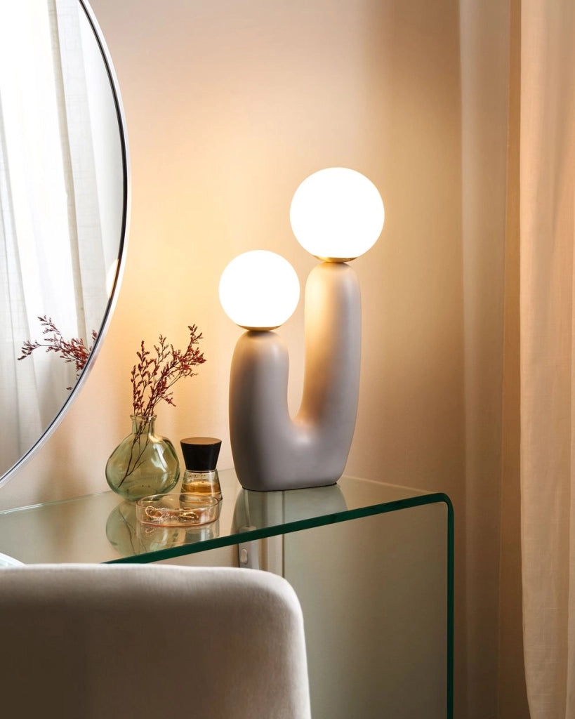 Lampada da tavolo Base in resina grigio Paralumi in vetro rotondi Doppio paralume Base a U