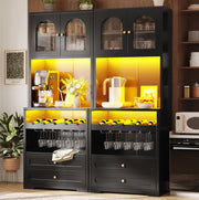 Credenza alta nera con LED smart, portabottiglie e USB
