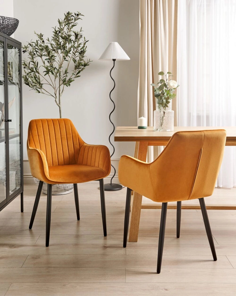 Set di 2 sedie da pranzo Braccioli in velluto arancione Gambe in metallo Nero Retro Glam