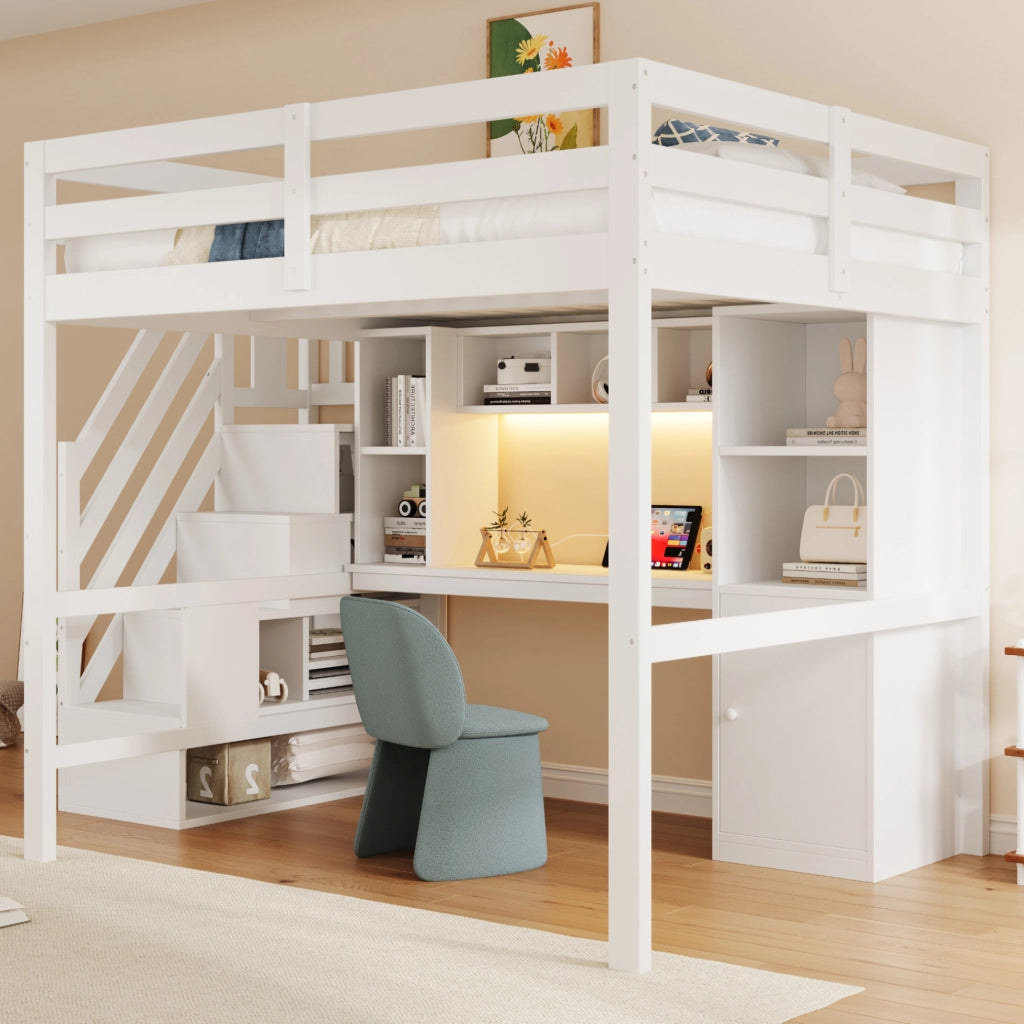Letto a soppalco 140x200 cm con scrivania; scala contenitore; scaffali; LED e prese EU; bianco