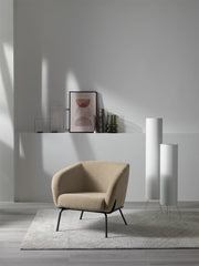 Poltrona Sherry Design Moderno Seduta in Velluto Beige e Gambe in Metallo Verniciato, Dimensioni 74x75x69 cm per Living Contemporaneo