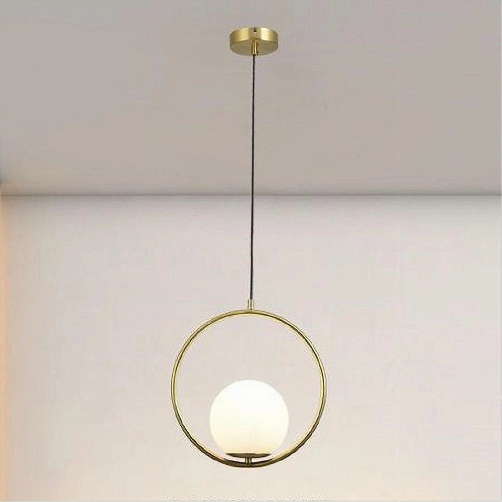 Trade Shop - Lampadario A Sospensione Cerchio Metallo Con Sfera Vetro Bianco Attacco E27 Oro 32811 -