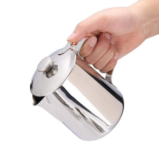 Caffettiera in Acciaio Inossidabile 600 ml - Bicchiere di Lattes con Tappo - Manico Ergonomico - Piegatura Precisa - Qualità Professionale - Bicchierino di Latte