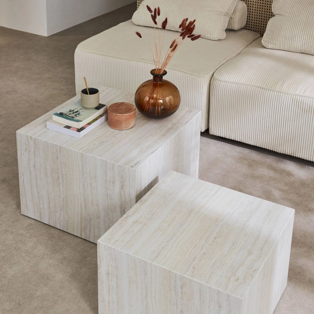 Set di 2 tavolini quadrati con effetto marmo, bianco