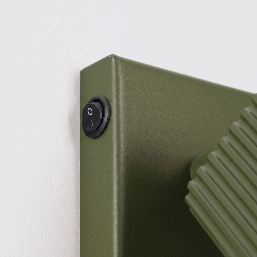 Applique RAYO verde oliva con interruttore