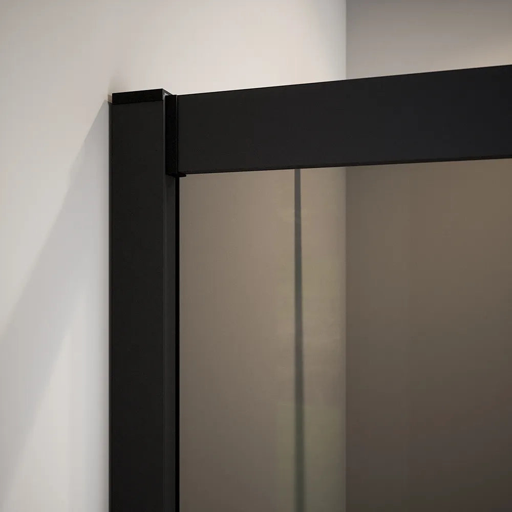 Box doccia 70x100 cm angolare scorrevole profili nero opaco vetro 6mm fumè h185 | Tonga