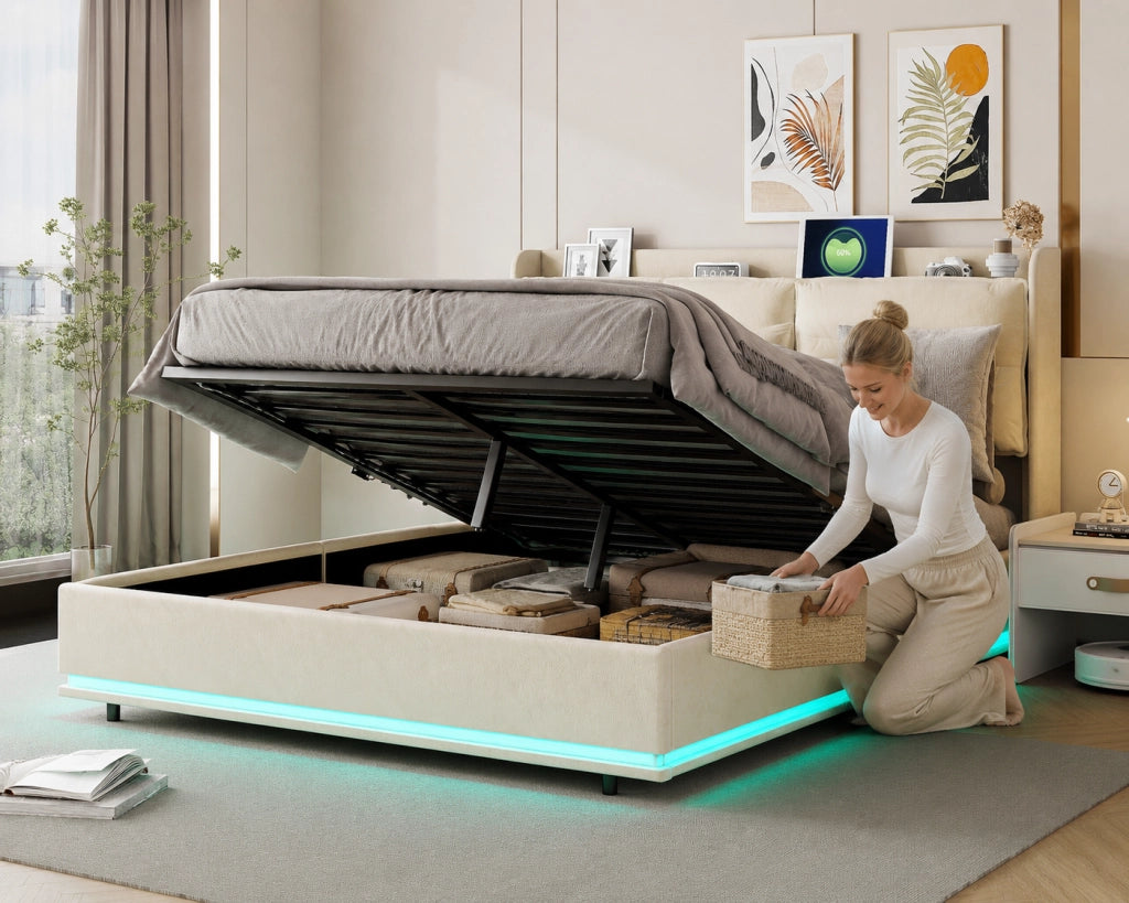 Letto contenitore 160x200 cm velluto beige, testiera imbottita, ricarica wireless, USB‑C e USB, luci RGB‑LED con telecomando, meccanismo idraulico