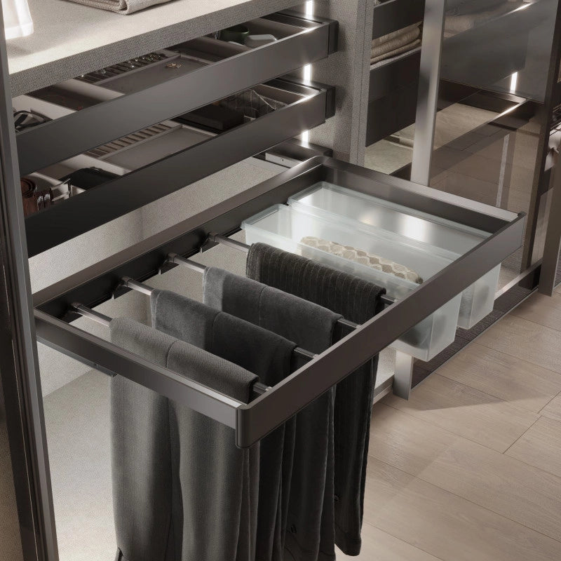 Appendiabiti per armadio Sway, larghezza regolabile 830 - 1150mm, Acciaio, Alluminio e Tecnoplastica, Verniciato titanio